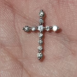 10 Karat White Gold 1/6 karat Diamond Cross Pendant